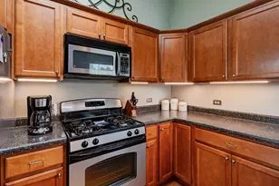 1133 Bristol Ct, Glendale Heights, IL 60139 - Photo 6