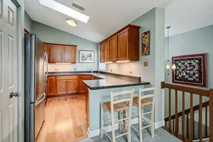1133 Bristol Ct, Glendale Heights, IL 60139 - Photo 4