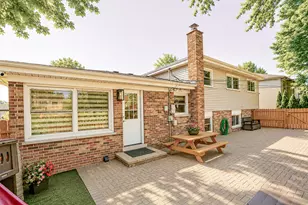 554 Patton Dr, Buffalo Grove, IL 60089 - Photo 12
