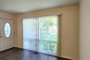 193 E Dennis Rd, Wheeling, IL 60090 - Photo 2