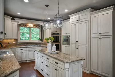 605 Thornwood Drive, Naperville, IL 60540 - Photo 10