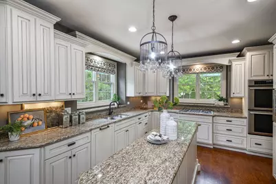 605 Thornwood Drive, Naperville, IL 60540 - Photo 12
