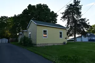 1346 N Division St, Morris, IL 60450 - Photo 2