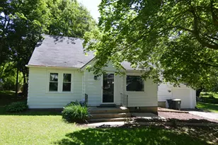 8412 Wium St, Cary, IL 60013 - Photo 2