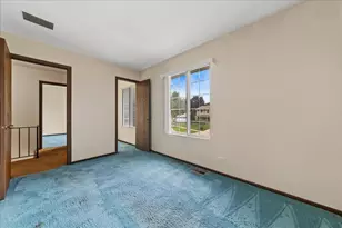 715 Newport N, Roselle, IL 60172 - Photo 16