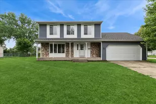 715 Newport N, Roselle, IL 60172 - Photo 1