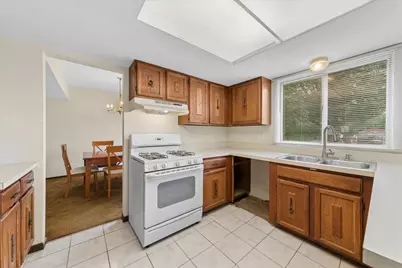 715 Newport N, Roselle, IL 60172 - Photo 6