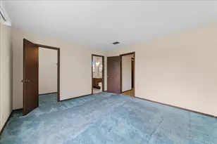 715 Newport N, Roselle, IL 60172 - Photo 14