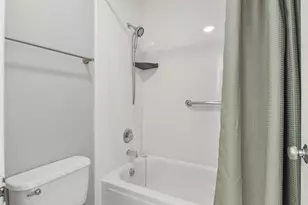 1806 Hemlock Pl, Schaumburg, IL 60173 - Photo 10
