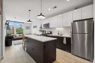 713 N Milwaukee Avenue #302, Chicago, IL 60642 - Photo 2