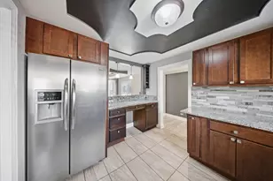810 Superior St, Aurora, IL 60505 - Photo 6