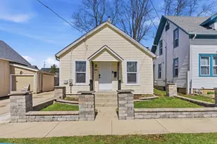810 Superior St, Aurora, IL 60505 - Photo 1