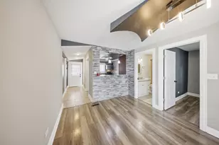 810 Superior St, Aurora, IL 60505 - Photo 4