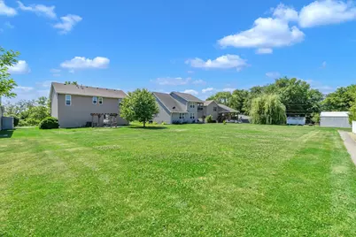 5922 Valley Drive, Bettendorf, IA 52722 - Photo 6
