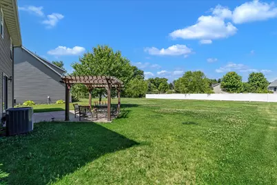 5922 Valley Drive, Bettendorf, IA 52722 - Photo 8