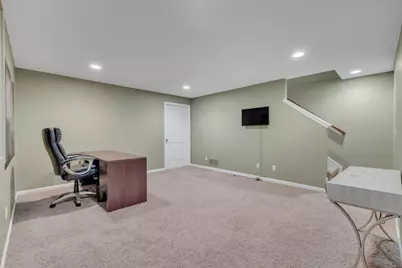 5922 Valley Drive, Bettendorf, IA 52722 - Photo 40