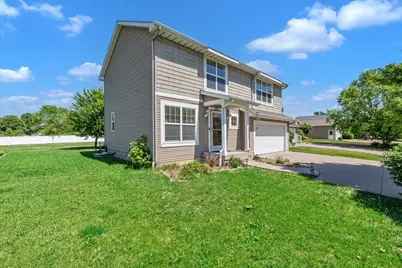 5922 Valley Drive, Bettendorf, IA 52722 - Photo 2