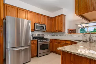 429 Merlot Ct, Oswego, IL 60543 - Photo 2