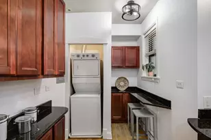 1310 W Montrose Ave, Chicago, IL 60613 - Photo 14