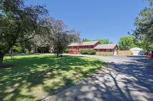 9012 Swanson Rd, Lake in the Hills, IL 60156 - Photo 8
