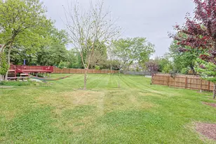 9012 Swanson Rd, Lake in the Hills, IL 60156 - Photo 16