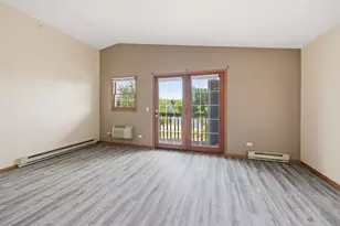 330 Leah Ln, Woodstock, IL 60098 - Photo 6