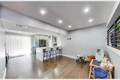 9448 N Oak Avenue, Des Plaines, IL 60016 - Photo 10