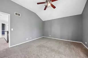 254 W Holly Ct, Round Lake, IL 60073 - Photo 20