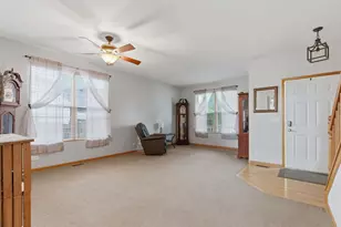 911 Millard Ct, Joliet, IL 60431 - Photo 6