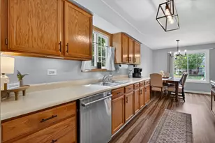 100 Village Creek Dr, Lake in the Hills, IL 60156 - Photo 18