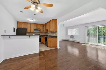 706 Marilyn Avenue #204, Glendale Heights, IL 60139 - Photo 2