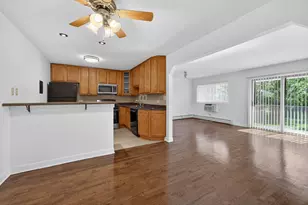 706 Marilyn Ave, Glendale Heights, IL 60139 - Photo 2