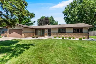 1008 Lark Ln, Shorewood, IL 60404 - Photo 1