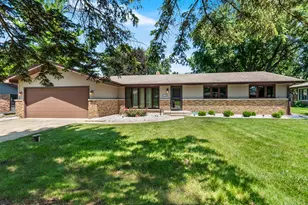 1008 Lark Ln, Shorewood, IL 60404 - Photo 2