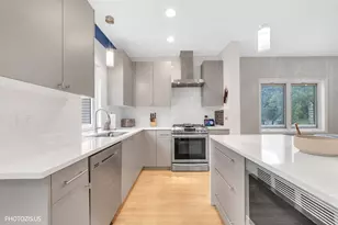 3320 N Racine Ave, Chicago, IL 60657 - Photo 8