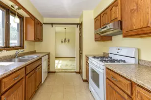 740 Hickory Dr, Geneseo, IL 61254 - Photo 6