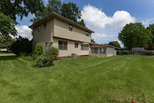 740 Hickory Dr, Geneseo, IL 61254 - Photo 4