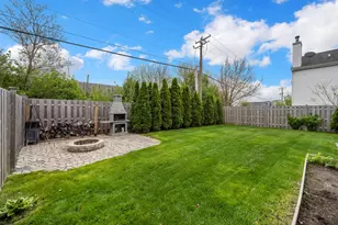 702 Windsor Ln, Romeoville, IL 60446 - Photo 4