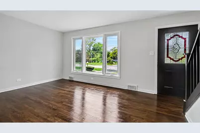 835 S Addison Avenue, Villa Park, IL 60181 - Photo 2