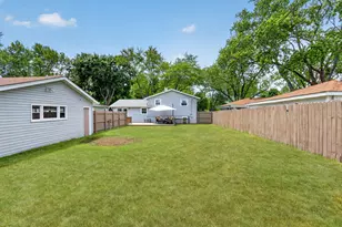 631 Pierce Ct, Grayslake, IL 60030 - Photo 10