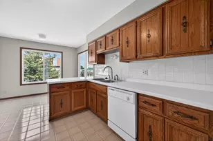 1503 Longwood Dr, Sycamore, IL 60178 - Photo 12