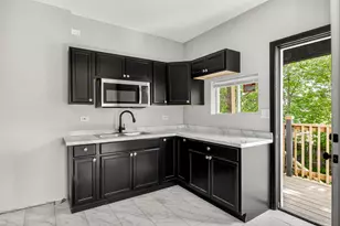 1231 N Main St, Rockford, IL 61103 - Photo 8