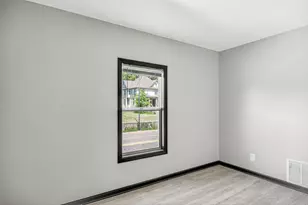 1231 N Main St, Rockford, IL 61103 - Photo 10
