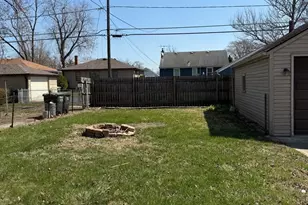 18343 Oakwood Ave, Lansing, IL 60438 - Photo 2