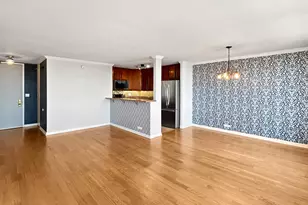 655 W Irving Park Rd, Chicago, IL 60613 - Photo 10