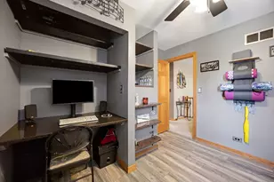 702 Hickory Ln, Carol Stream, IL 60188 - Photo 22