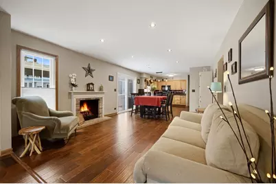 702 Hickory Lane, Carol Stream, IL 60188 - Photo 8