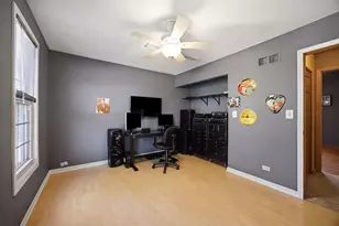 702 Hickory Ln, Carol Stream, IL 60188 - Photo 28