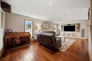 702 Hickory Ln, Carol Stream, IL 60188 - Photo 6