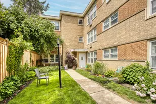 1536 W Pratt Blvd, Chicago, IL 60626 - Photo 2